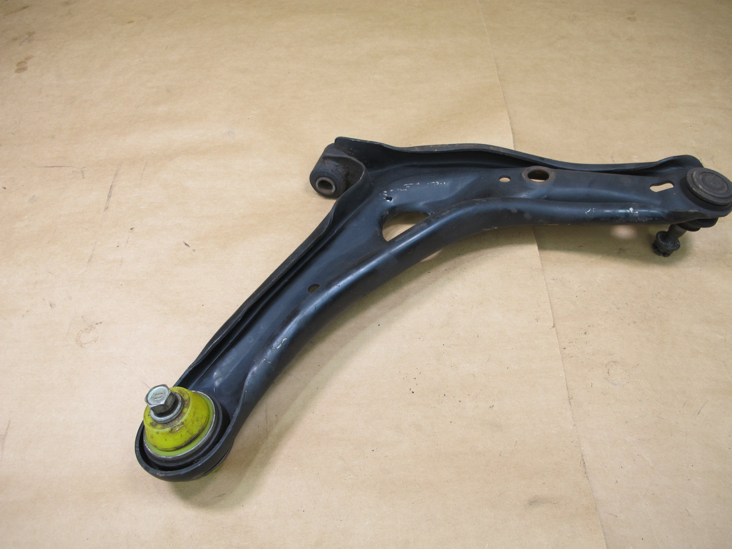 04-06 TOYOTA SCION XB FRONT LEFT DRIVER SIDE LOWER CONTROL ARM OEM