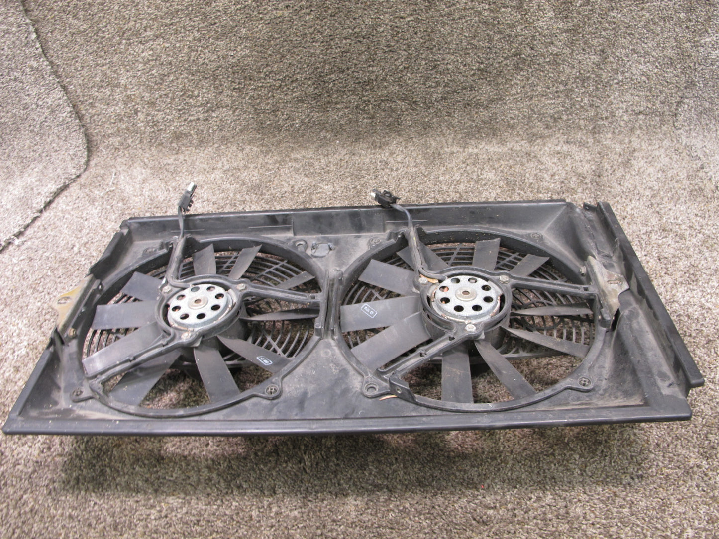 94-02 MERCEDES R129 SL500 SL320 RADIATOR DUAL COOLING FAN & SHROUD OEM