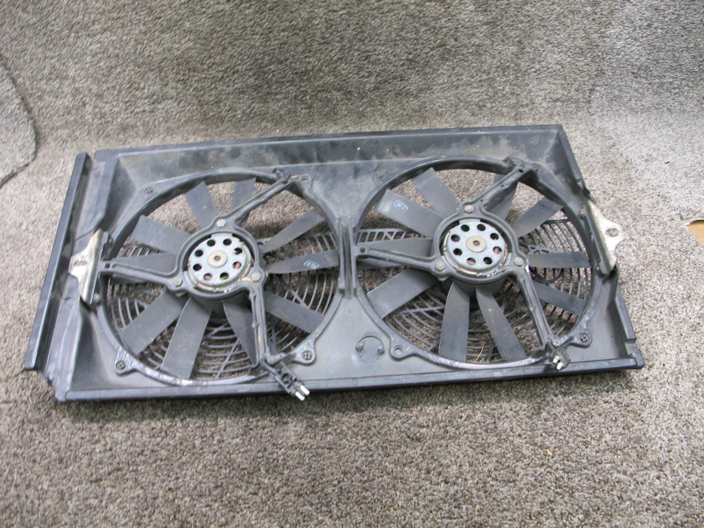 94-02 MERCEDES R129 SL500 SL320 RADIATOR DUAL COOLING FAN & SHROUD OEM